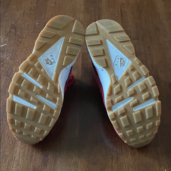 Nike Air Huarache in Red - Women’s Size 7.5 - Picture 5 of 7